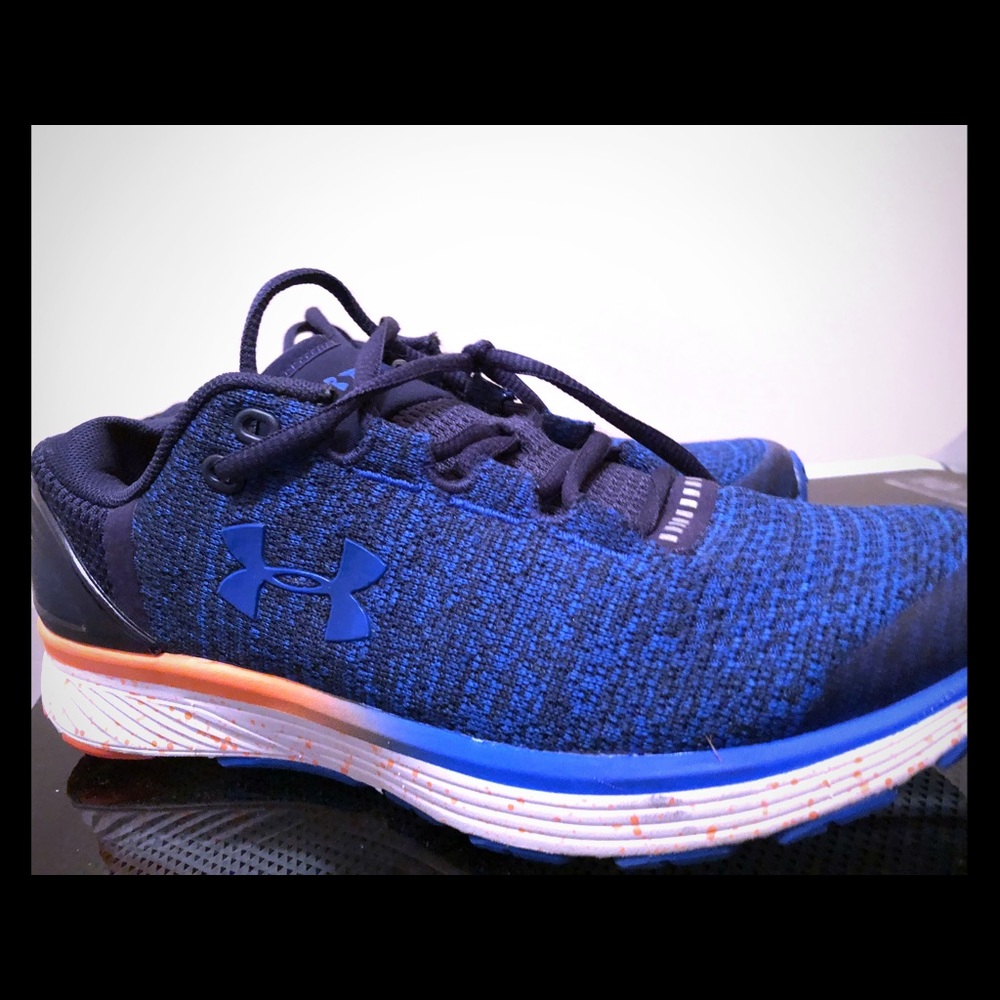 Young Boys Under Amour Sneakers Size 6Y